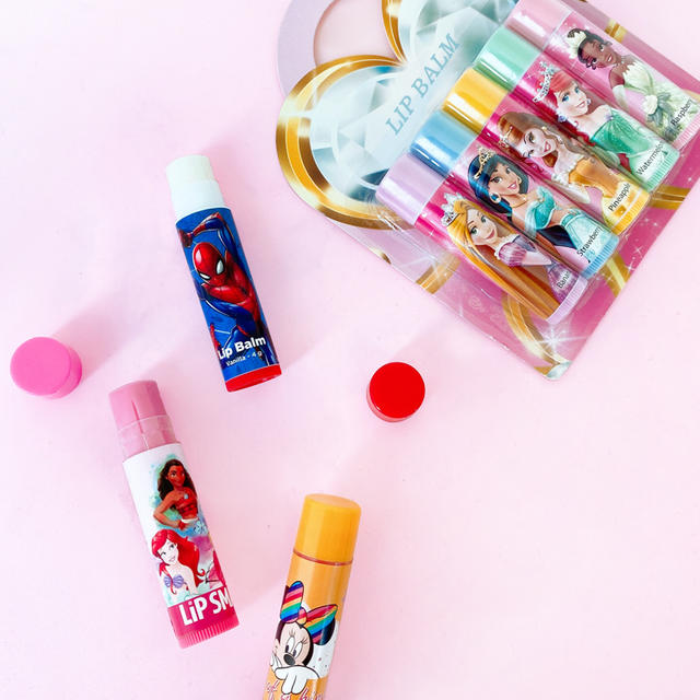 Los beneficios de comprar brillo labial al por mayor para su negocio de belleza